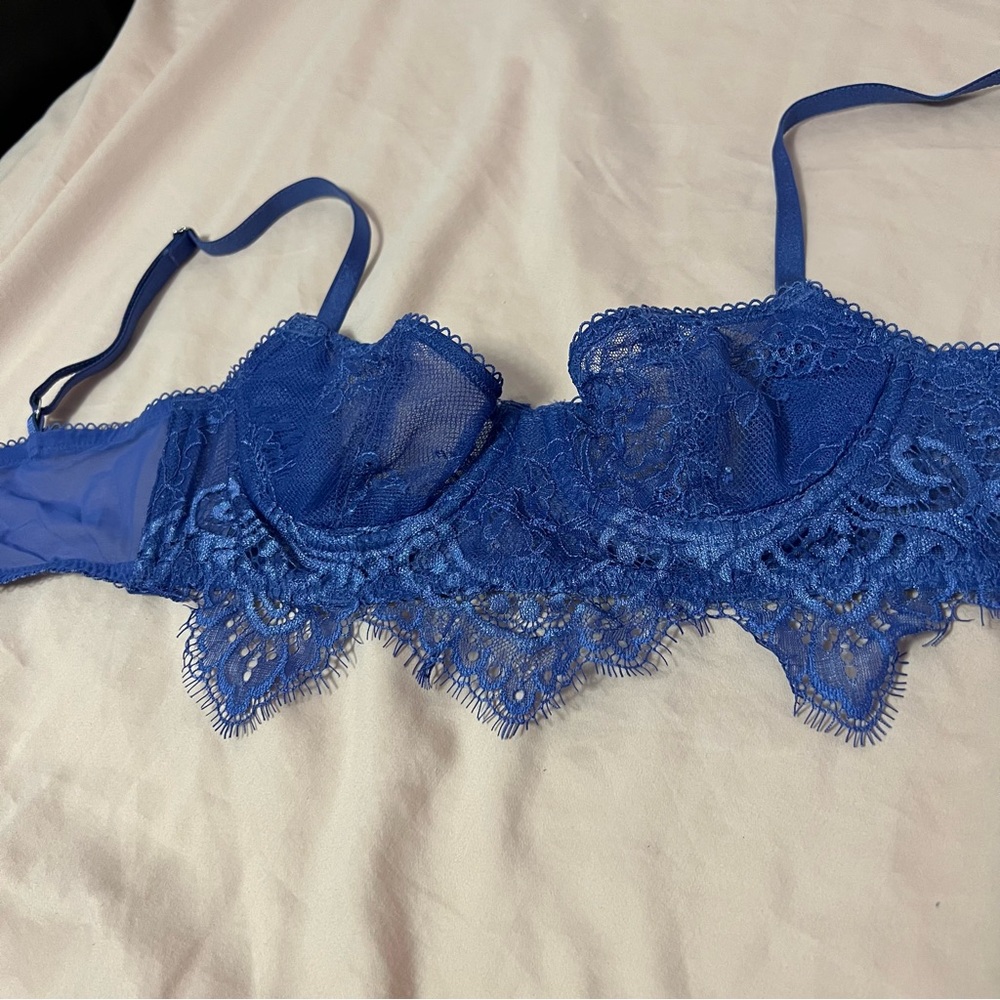 Victoria’s Secret Blue Lace Bra 30B